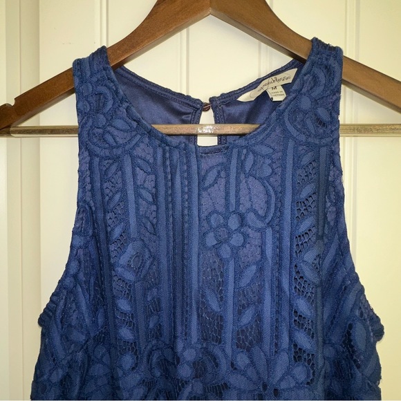 Speechless, navy blue lace shift mini dress 
Juniors medium - Picture 3 of 6
